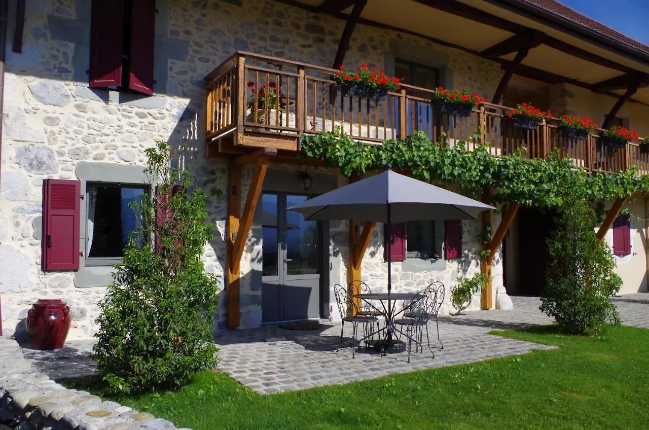 Le Paon Bleu Annecy Poisy Bed & Breakfast