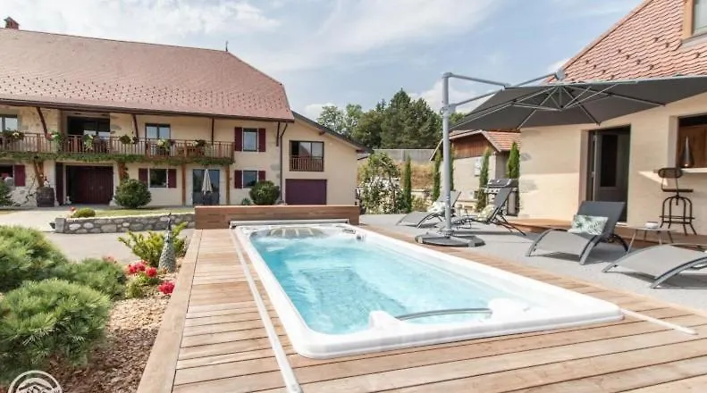 Le Paon Bleu Annecy Poisy Bed & Breakfast 0*,