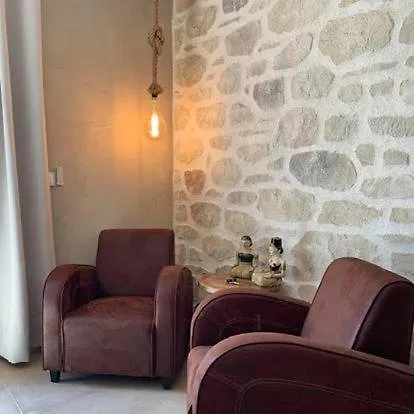 Le Paon Bleu Annecy Poisy Bed & Breakfast