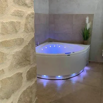 Le Paon Bleu Annecy Poisy Bed & Breakfast