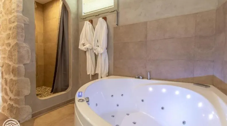 Le Paon Bleu Annecy Poisy Bed & Breakfast