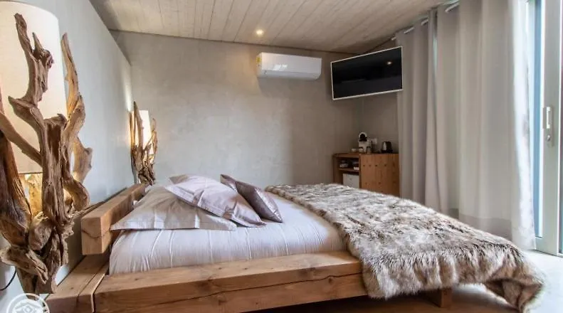 Le Paon Bleu Annecy Poisy Bed & Breakfast
